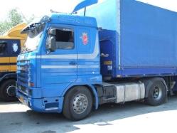 Scania-113-M-400-blau-Fustinoni-310706-02-IR
