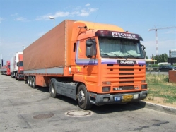 Scania-113-M-400-orange-Fustinoni-310706-01-IR