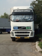 Volvo-FH12-460-weiss-Fustinoni-240905-02-IR-H
