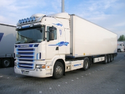 IRL-Scania-R-420-weiss-Holz-040608-01