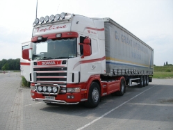 IRL-Scania-164-L-480-weiss-rot-Holz-250609-01