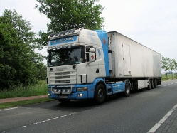 IRL-Scania-164-L-580-weiss-Holz-020709-01