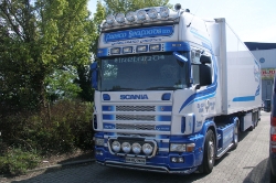 IRL-Scania-164-L-580-weiss-blau-Holz-110810-01