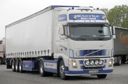 IRL-Volvo-FH-520-weiss-Holz-100810-01