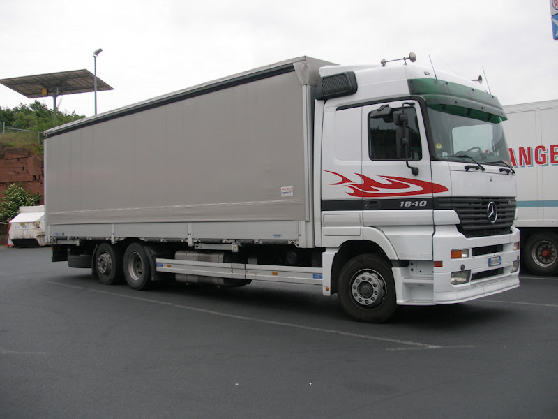 IT-MB-Actros-1840-Holz-020608-01.jpg