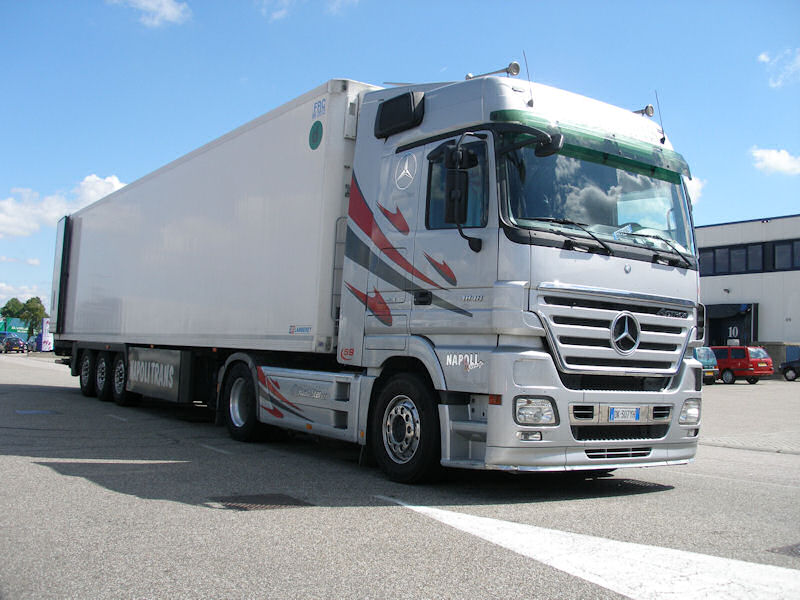 IT-MB-Actros-MP2-1848-silber-Holz-030709-01.jpg