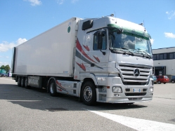 IT-MB-Actros-MP2-1848-silber-Holz-030709-01