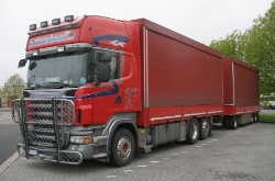 IT-Scania-R-rot-Holz-100810-03