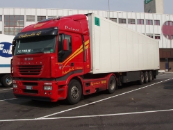 Iveco-Stralis-AS-440-S-54-Orlando-Holz-310807-01-IT