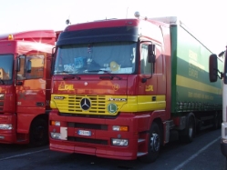MB-Actros-1843-SAE-Holz-170605-01-I