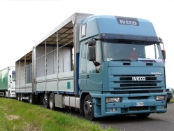 Iveco-EuroStar-Azzurro-Gelain-010607-IT