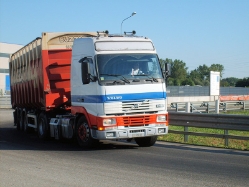 IT-Volvo-FH12-380-weiss-Rouwet-211208-01