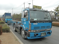 Nissan-Diesel-blau-Jeong-111106-05