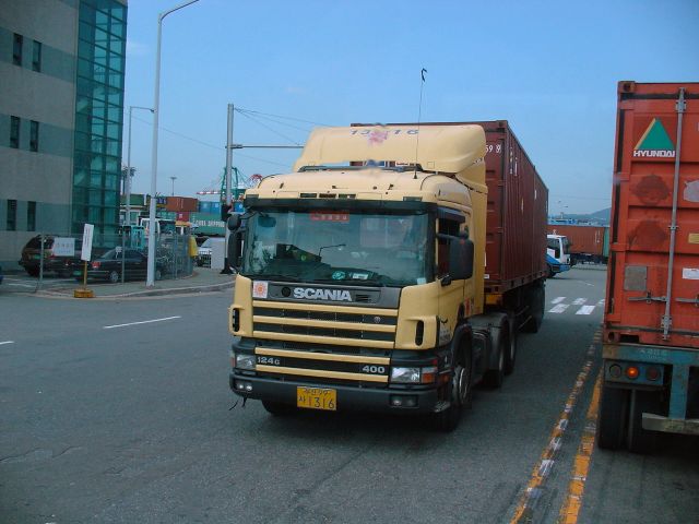 Scania-124-G-400-Jeong-061004-1.jpg