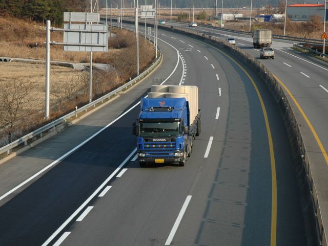 Scania-124-L-420-blau-Jeong-310105-01.jpg