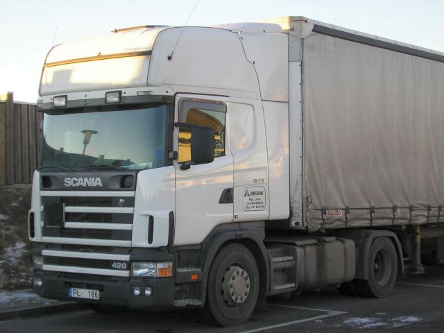 Scania-124-L-420-weiss-Wihlborg-231205-01-LV.jpg - Henrik Wihlborg