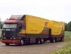 Scania-143-M-450-PLSZ-grau-gelb-Holz-260304-1-FL
