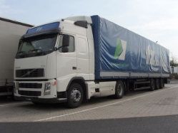 Volvo-FH12-420-weiss-Holz-051005-01-FL