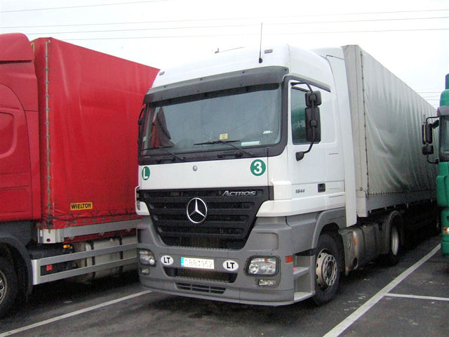 MB-Actros-MP2-1844-weiss-LT.jpg