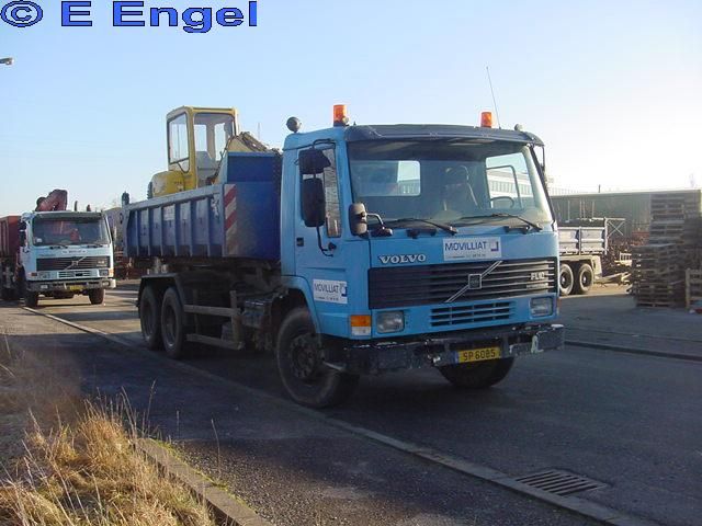 Volvo-FL10-blau-Engel-300105-02.jpg - Eric Engel