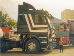 Scania-143-M-blau-040405-01-LUX