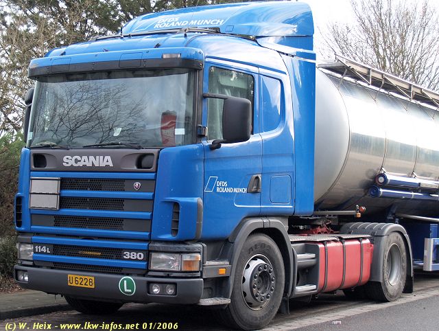 Scania-114-L-380-DFDS-010106-01-LUX.jpg