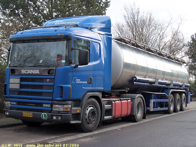 Scania-114-L-380-DFDS-010106-02-LUX.jpg