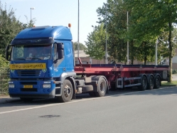 LUX-Iveco-Stralis-AT-440-S-45-blau-DS-201209-01