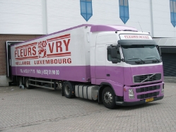 LUX-Volvo-FH12-Fry-Holz-020608-01