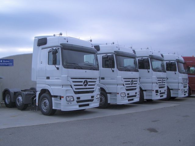 MB-Actros-2554-weiss-Lunde-Stober-160105-1-NOR.jpg