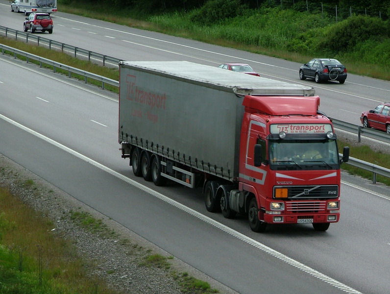NOR-Volvo-FH12-rot-Posern-120209-01.jpg