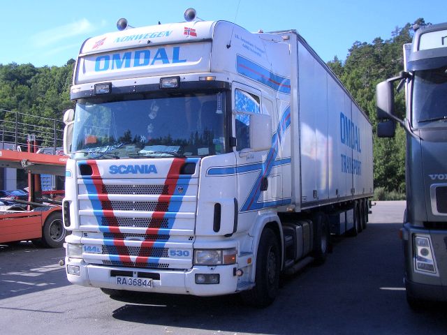 Scania-144-L-530-Omdal-Stober-160105-2-NOR.jpg