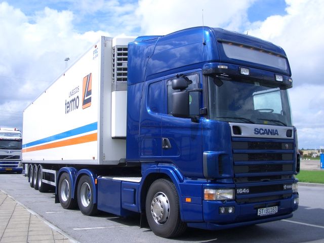 Scania-164-G-580-blau-Stober-160105-3-NOR.jpg