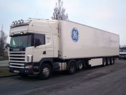 Scania-124-G-470-weiss-Stober-220406-01-NOR