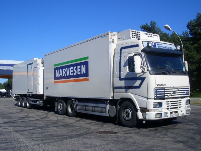 Volvo-FH12-460-Narvesen-Stober-160105-1-NOR.jpg