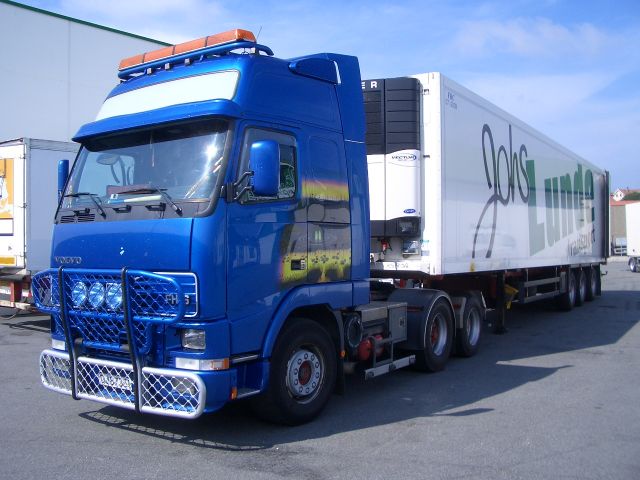 Volvo-FH16-blau-Lunde-Stober-160105-1.jpg