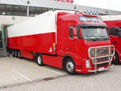 Volvo-FH-440-rot-Holz-310807-01-PL
