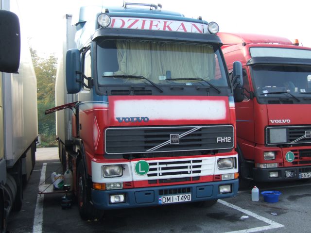 Volvo-FH12-Dziekan-Fustinoni-221105-01-PL.jpg