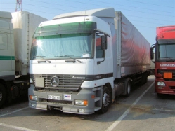 MB-Actros-1843-weiss-Fustinoni-221106-02-SCG