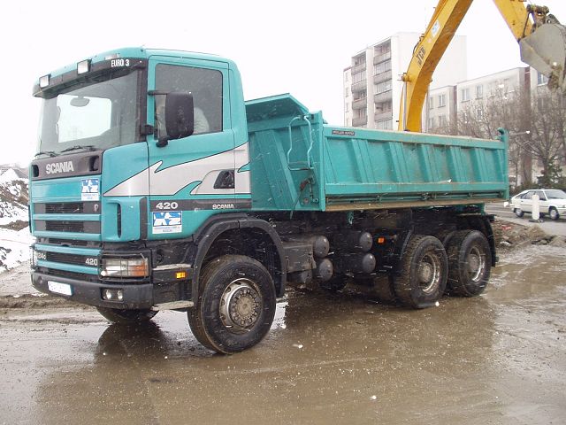 Scania-124-C-420-blau-Hlavak-290405-01-SK.jpg