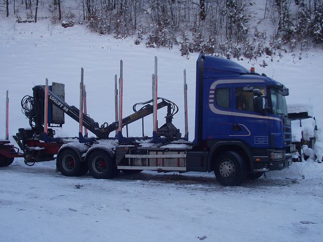 Scania-144-G-530-blau-Hlavak-290405-01-SK.jpg