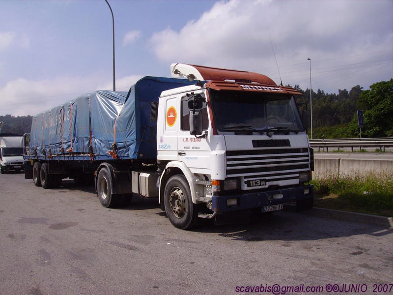 Scania-113-M-weiss-F-Pello-200607-01-ESP.jpg