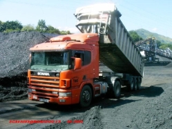 Scania-124-L-360-orange-Fernandez-Pello-030805-01-ESP