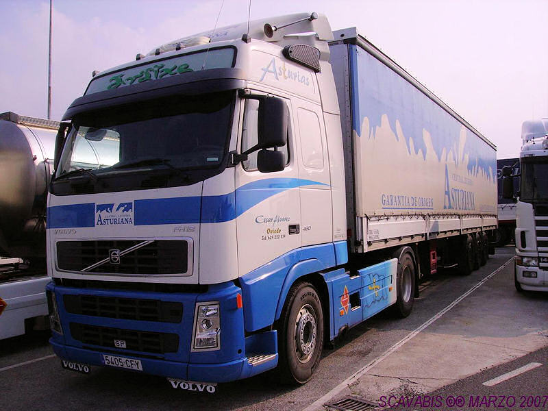 Volvo-FH12-460-weiss-blau-F-Pello-240607-01-ESP.jpg