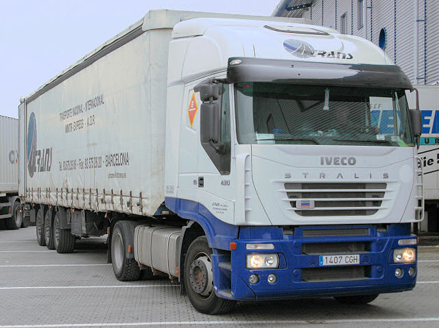 Iveco-Stralis-AS-440S43-weiss-blau-Schiffner-180806-01-ESP.jpg