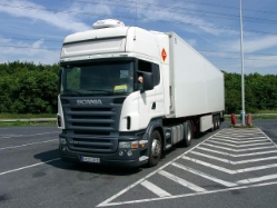 Scania-R-420-weiss-Willann-170605-01-ESP