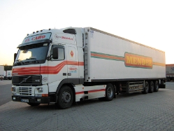 Volvo-FH12-460-weiss-Holz-080607-01-ESP