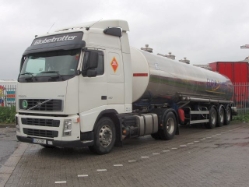 Volvo-FH12-460-weiss-Holz-210706-01-ESP