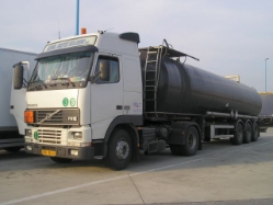 Volvo-FH12-380-weiss-Reck-240505-01-CZ