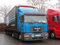 MAN-FE-410-A-blau-Holz-200406-01-CZ